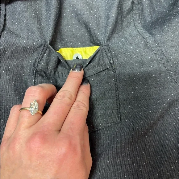 Gray Casual Button Down Shirt with Lightweight Fabric - Picture 7 of 8